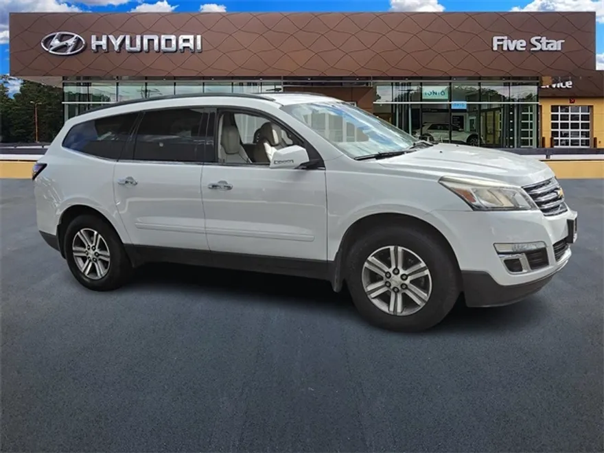 2016 Chevrolet Traverse 2LT photo 1