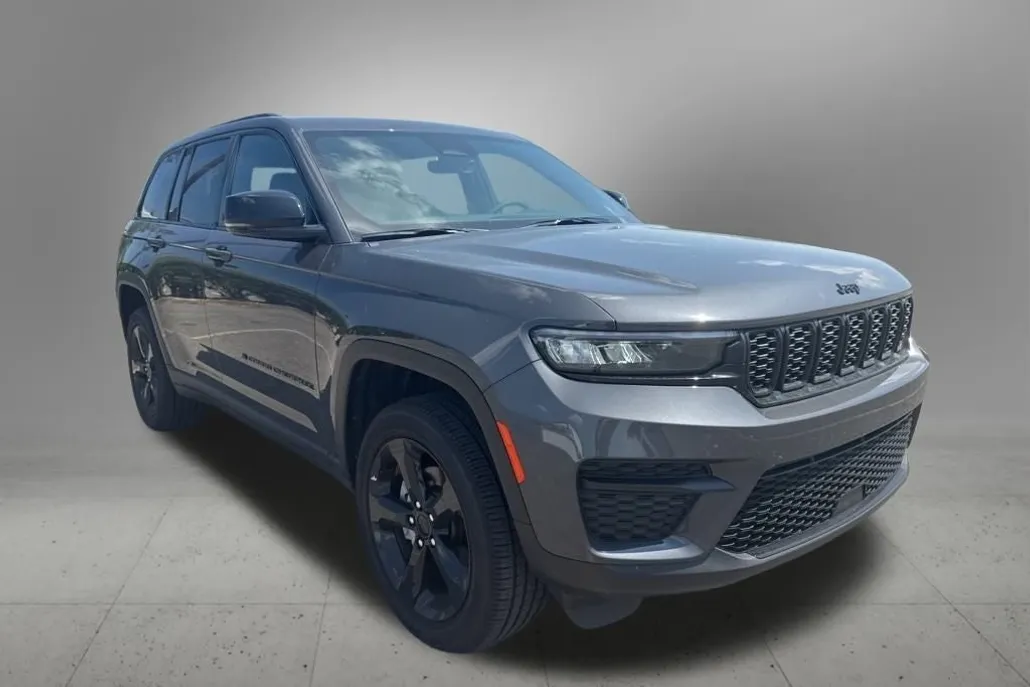 2025 Jeep Grand Cherokee Altitude photo 1