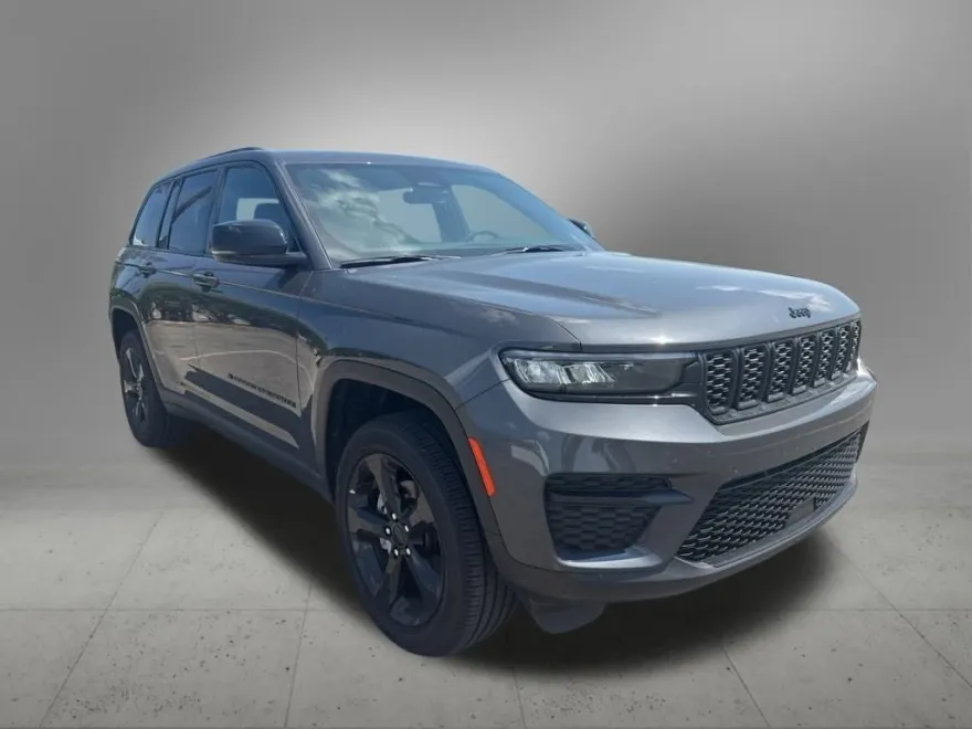 2025 Jeep Grand Cherokee Altitude photo 1