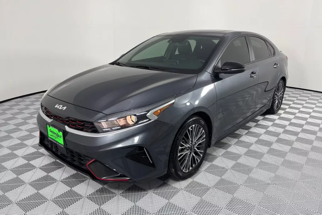2022 Kia Forte GT-Line photo 1