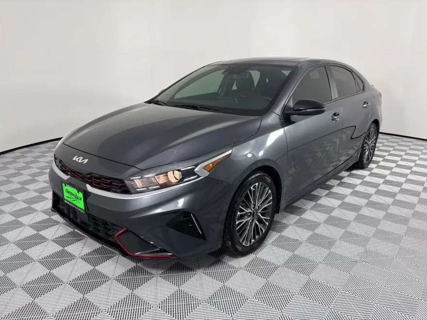 2022 Kia Forte GT-Line photo 1