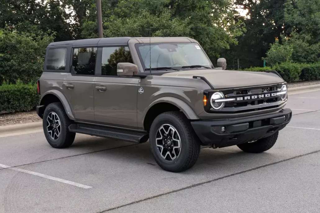 2025 Ford Bronco Outer Banks photo 1