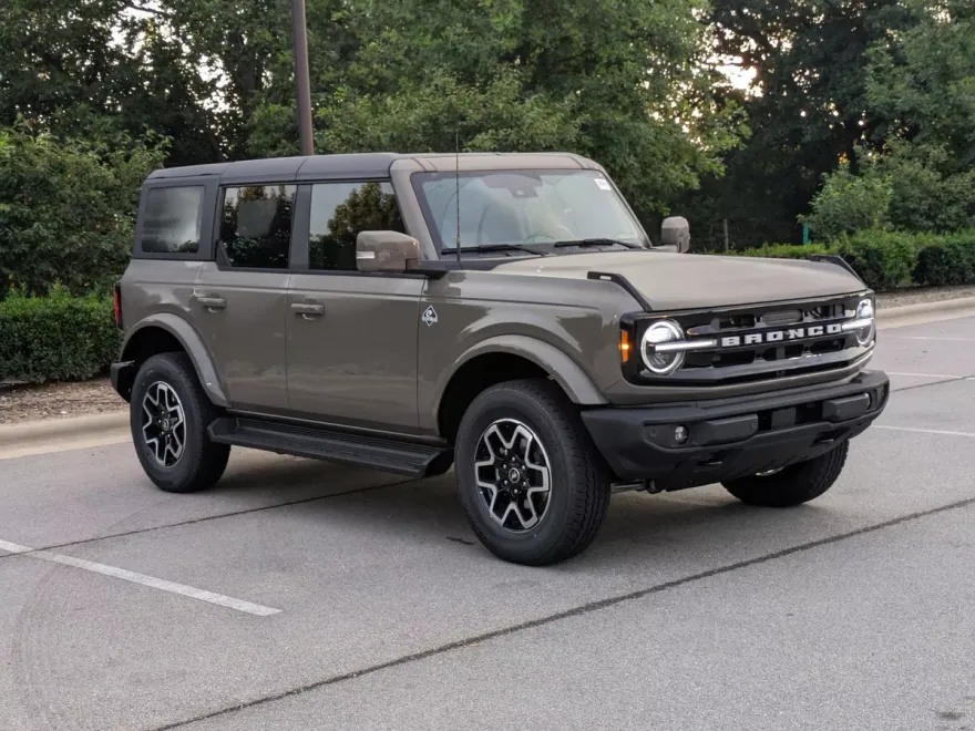 2025 Ford Bronco Outer Banks photo 1