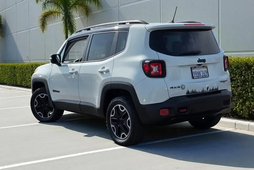 2017 Jeep Renegade Trailhawk photo 1