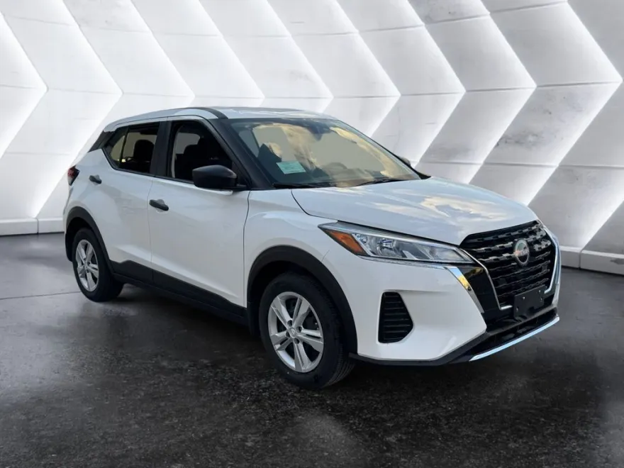 2024 Nissan Kicks S photo 1