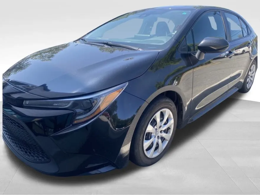 2022 Toyota Corolla LE photo 1