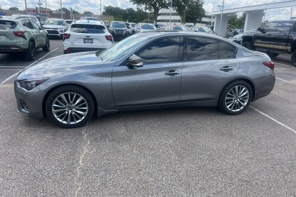 2022 Infiniti Q50 LUXE photo 1