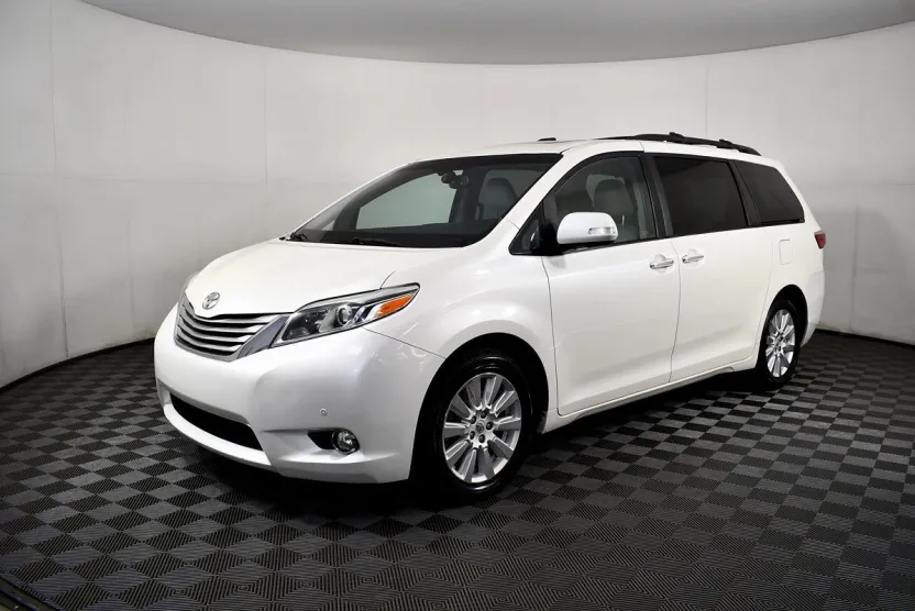 2017 Toyota Sienna Limited Premium photo 1