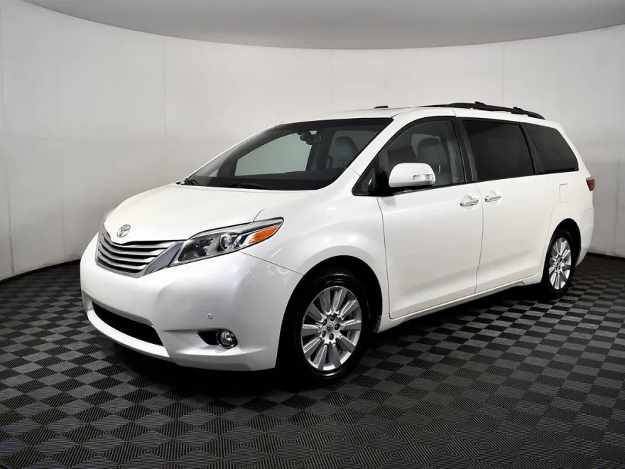 2017 Toyota Sienna Limited Premium photo 1
