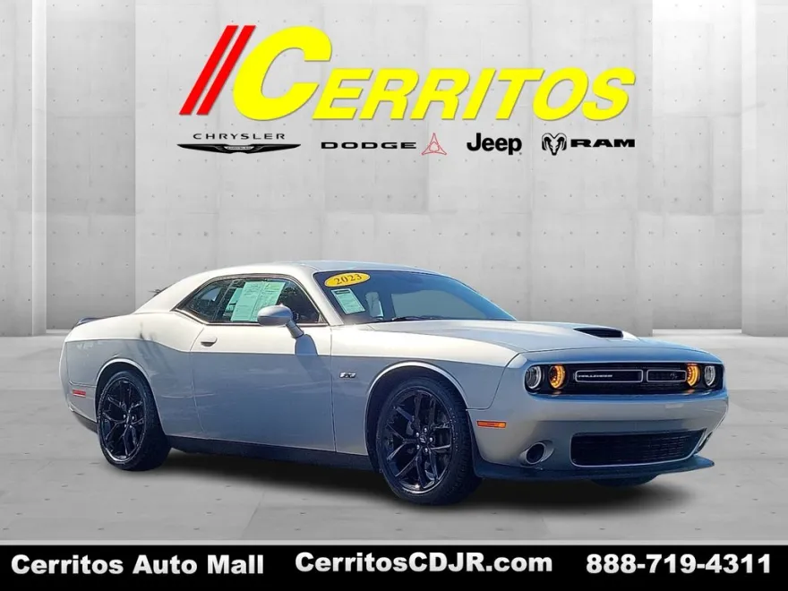 2023 Dodge Challenger R/T photo 1