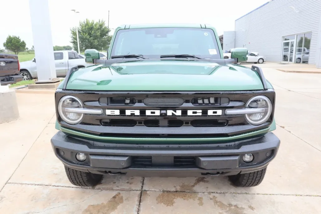 2025 Ford Bronco Outer Banks photo 1