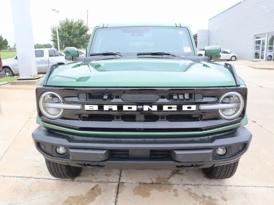 2025 Ford Bronco Outer Banks photo 1