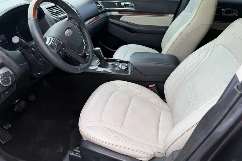 2018 Ford Explorer Platinum photo 1