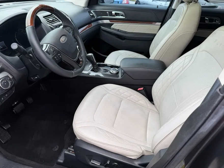 2018 Ford Explorer Platinum photo 1