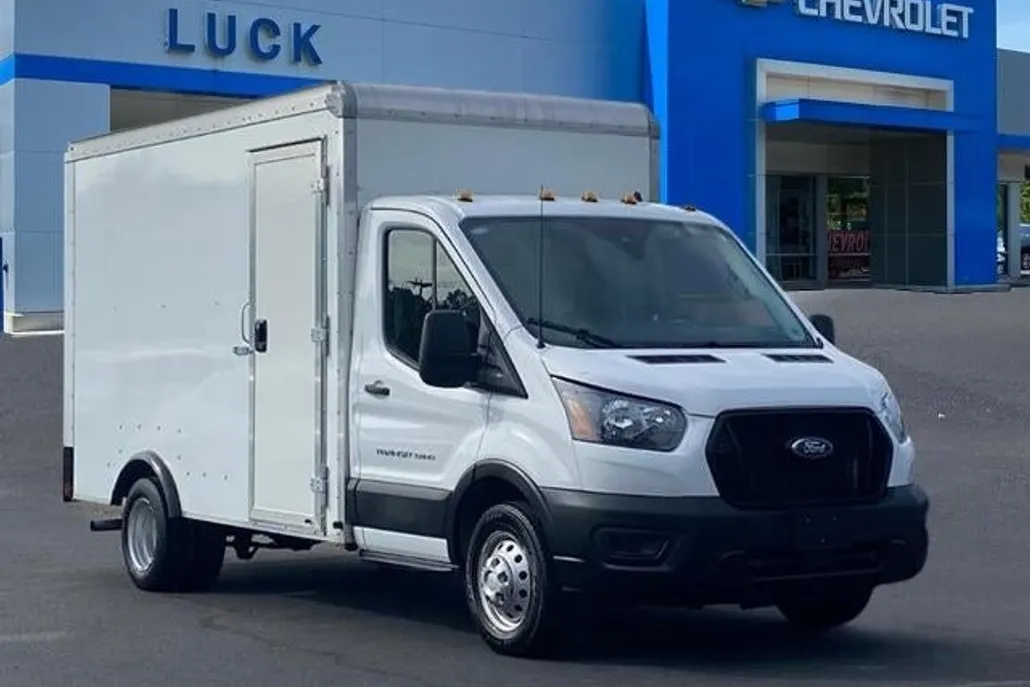 2023 Ford Transit Cutaway photo 1