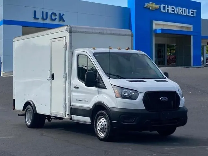 2023 Ford Transit Cutaway photo 1