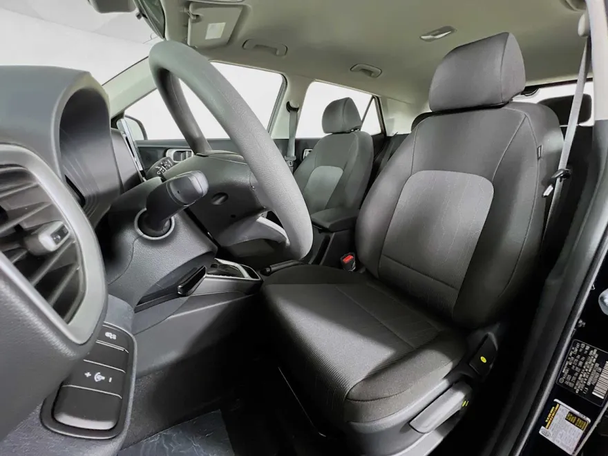 2025 Hyundai Venue SE photo 1