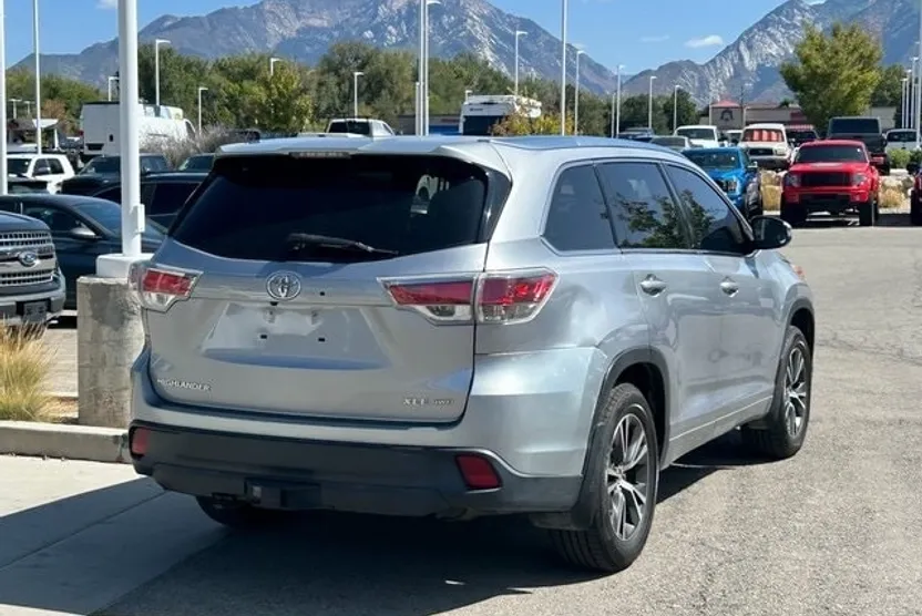 2016 Toyota Highlander XLE photo 1