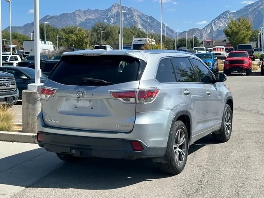 2016 Toyota Highlander XLE photo 1