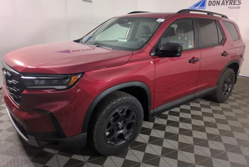 2025 Honda Pilot TrailSport photo 1