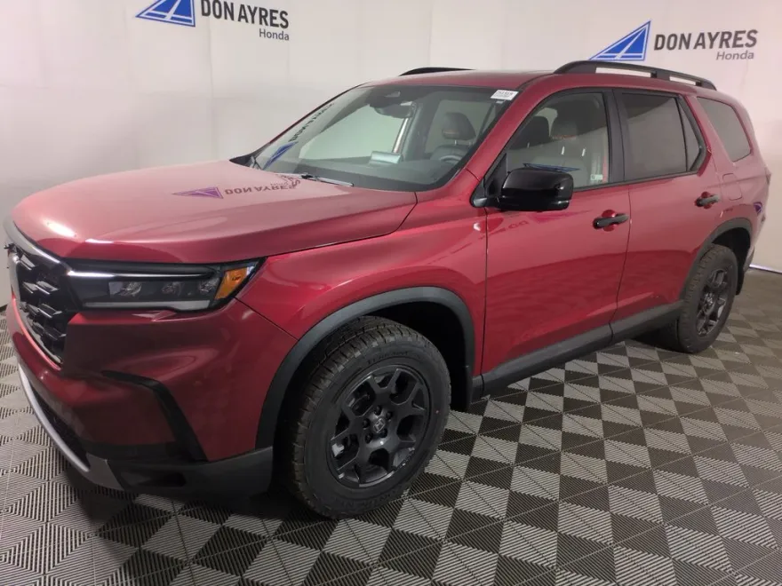 2025 Honda Pilot TrailSport photo 1