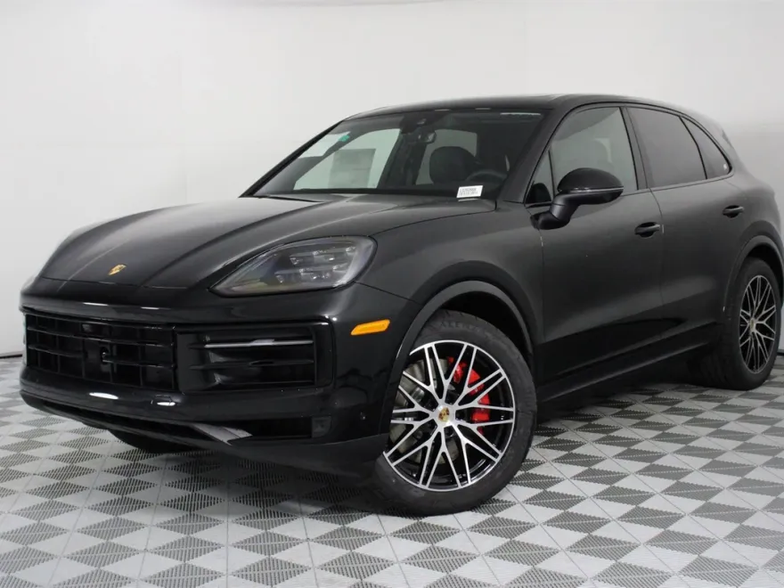 2025 Porsche Cayenne S photo 1