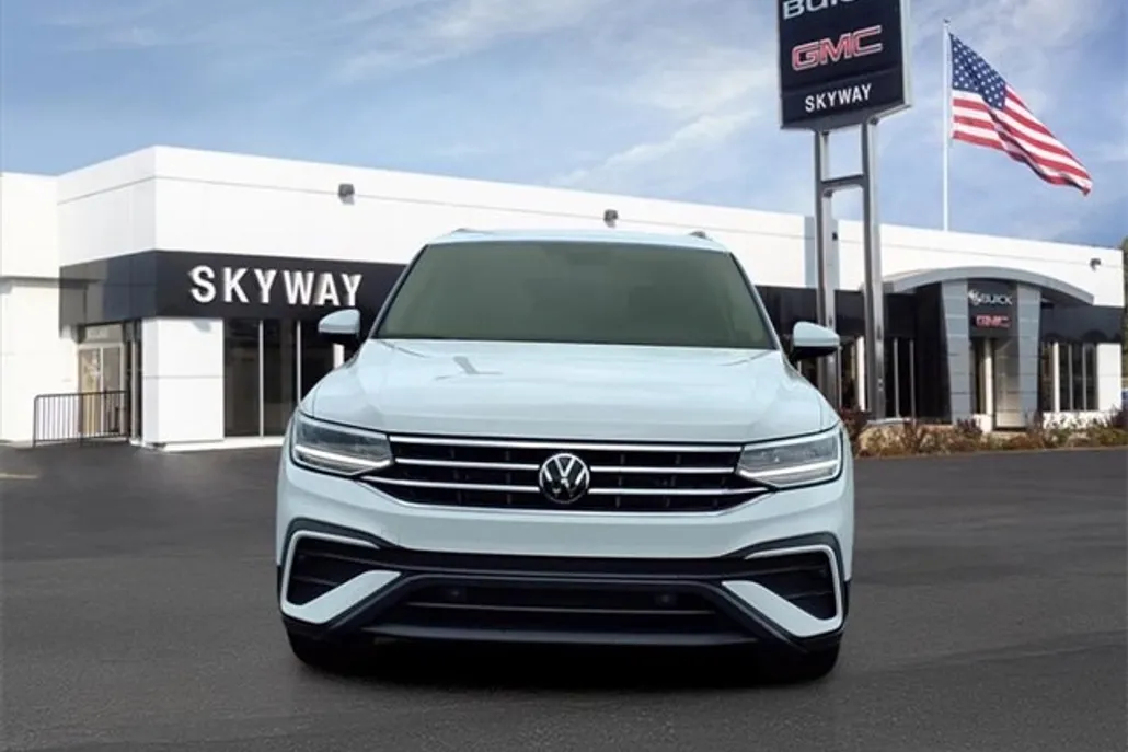 2024 Volkswagen Tiguan SE Wolfsburg Edition photo 1