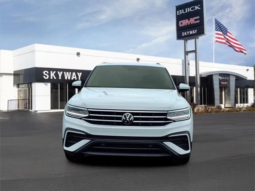 2024 Volkswagen Tiguan SE Wolfsburg Edition photo 1