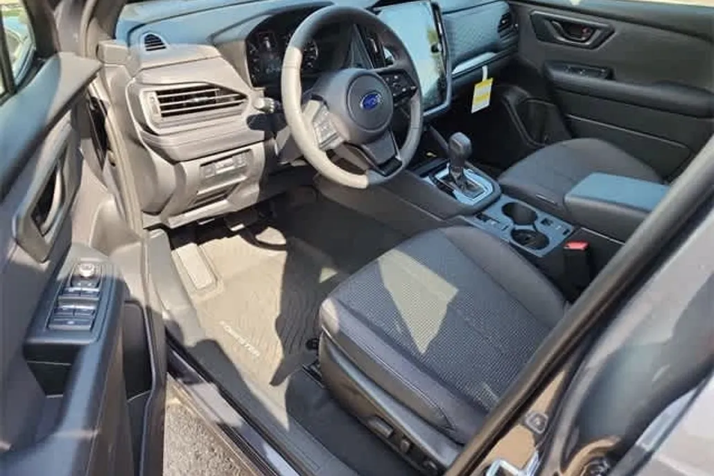 2025 Subaru Forester Premium photo 1