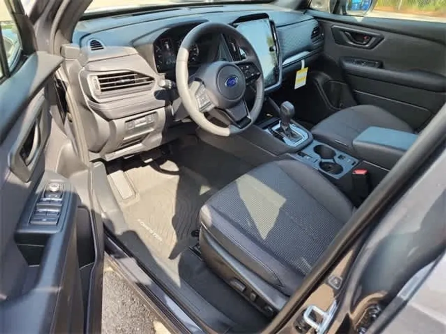2025 Subaru Forester Premium photo 1