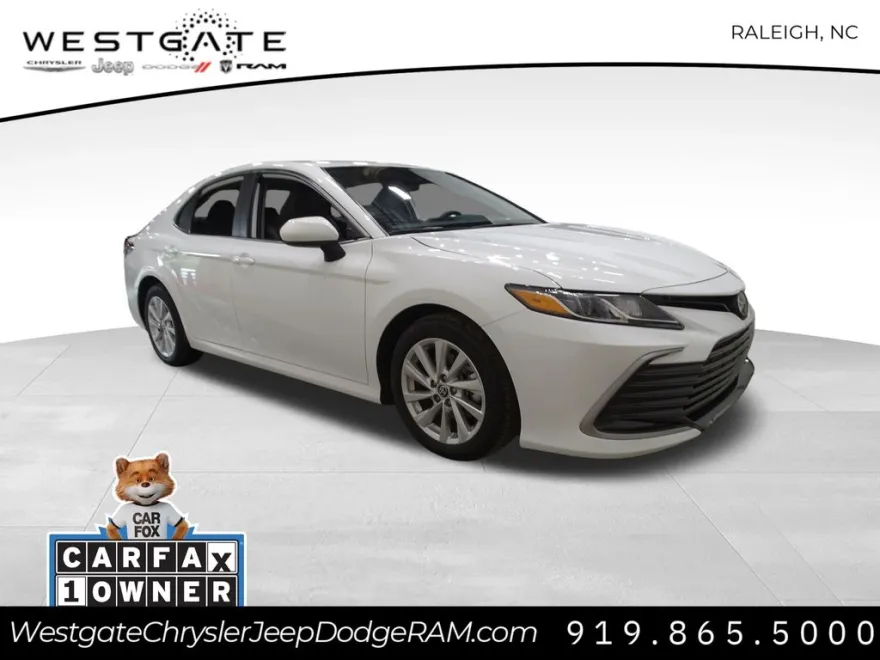 2023 Toyota Camry LE photo 1
