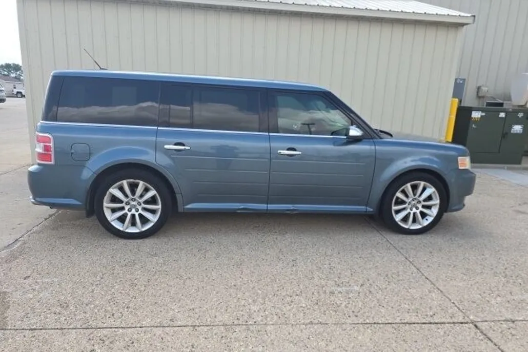 2010 Ford Flex Limited photo 1