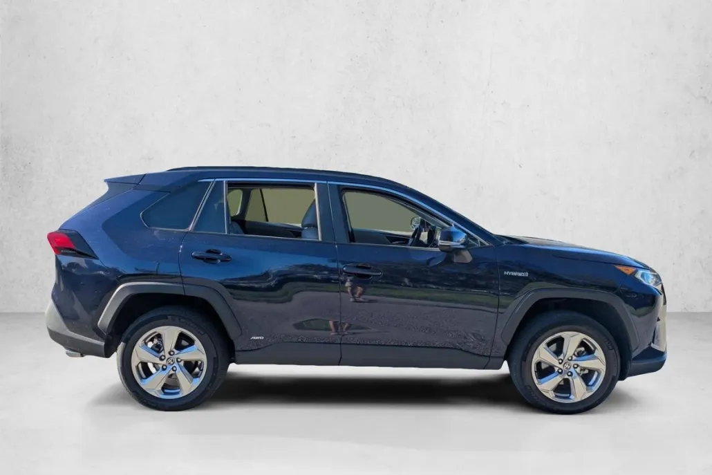 2021 Toyota RAV4 XLE Premium photo 1