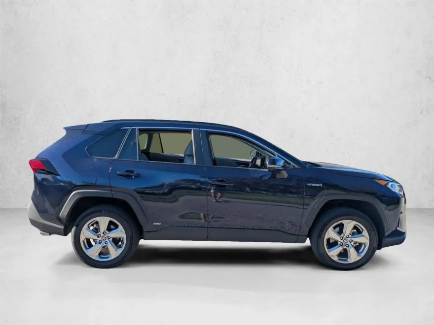 2021 Toyota RAV4 XLE Premium photo 1