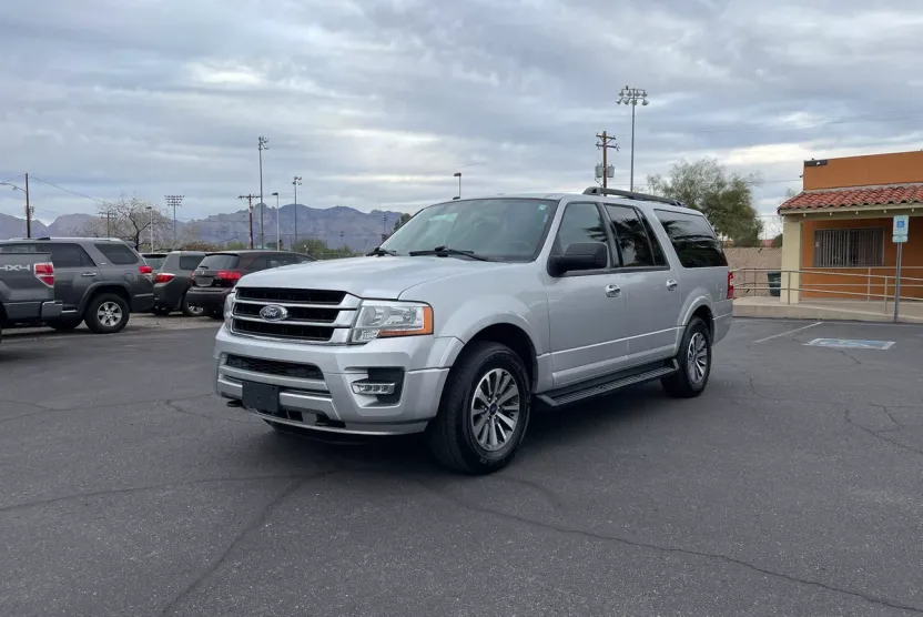 2017 Ford Expedition XLT photo 1