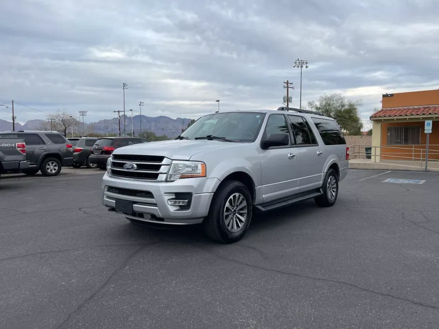 2017 Ford Expedition XLT photo 1