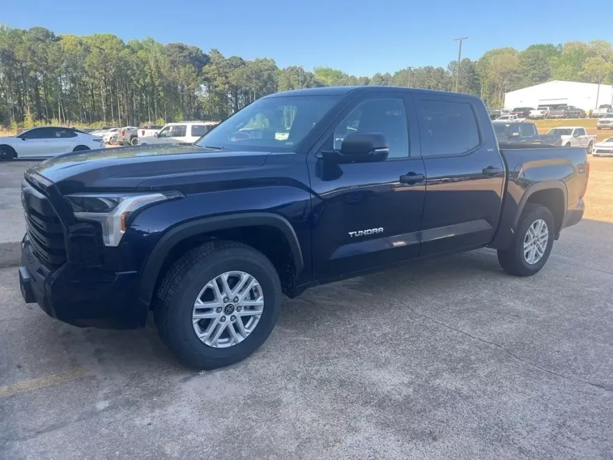 2022 Toyota Tundra SR5 photo 1