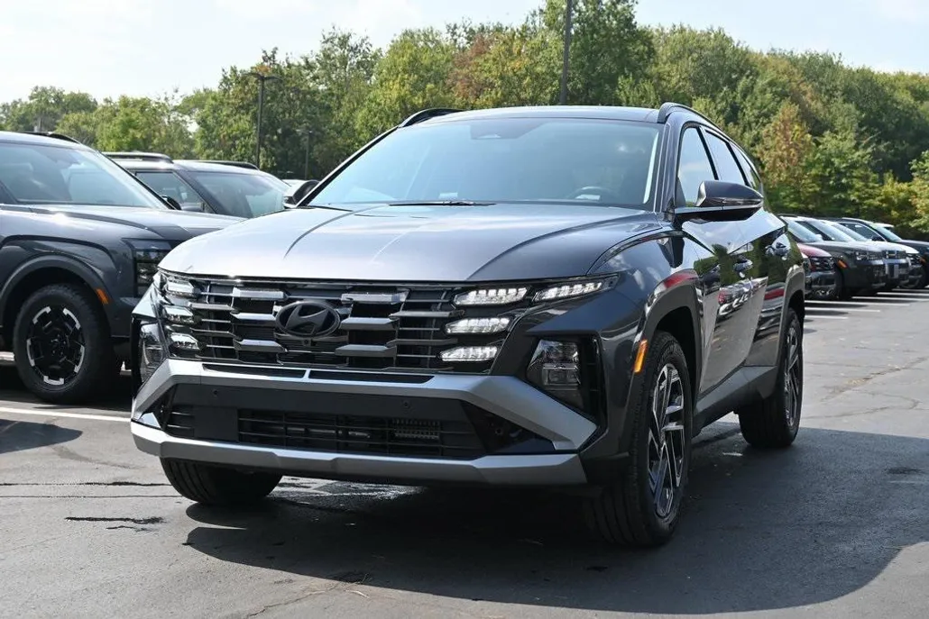 2025 Hyundai Tucson Hybrid Limited photo 1