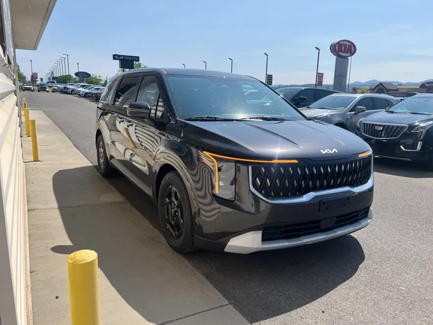 2026 Kia Carnival LXS photo 1