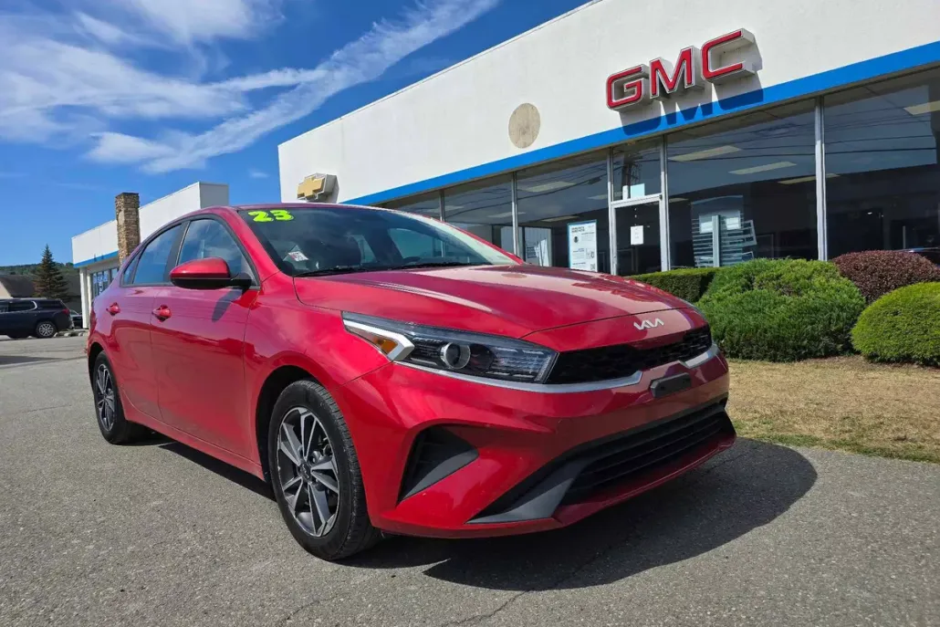 2023 Kia Forte LXS photo 1