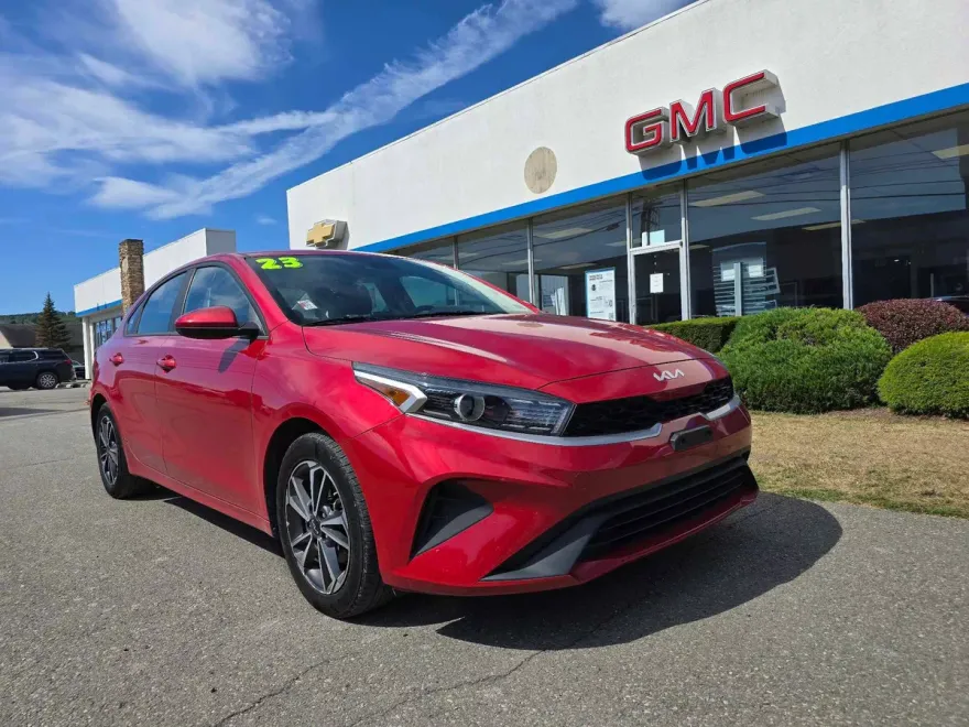 2023 Kia Forte LXS photo 1