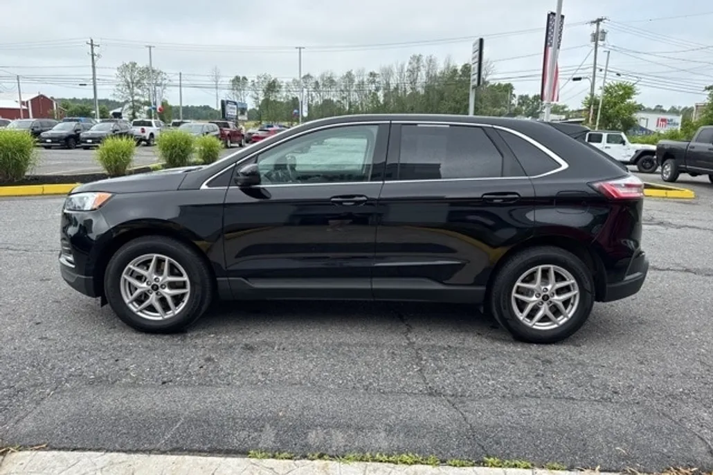 2023 Ford Edge SEL photo 1