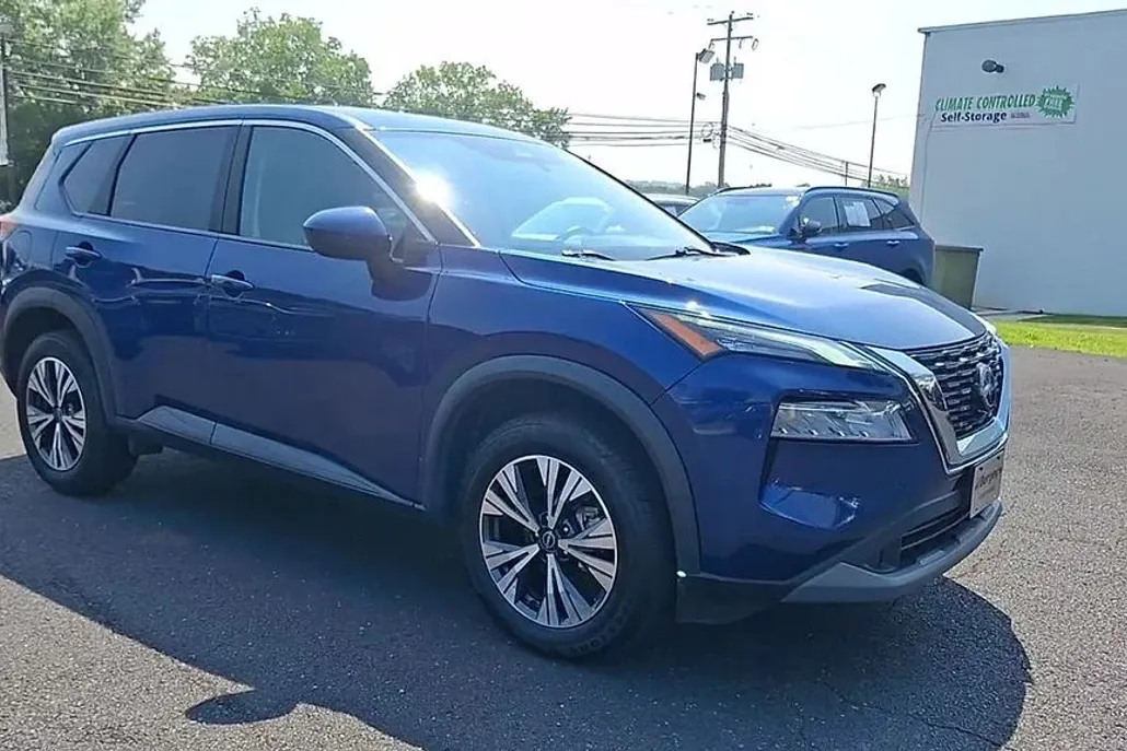 2023 Nissan Rogue SV photo 1
