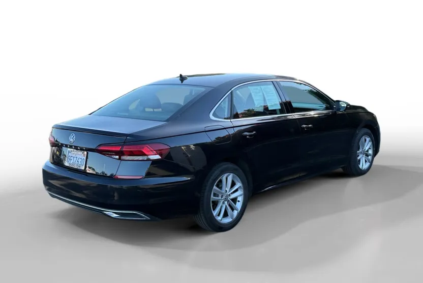 2020 Volkswagen Passat 2.0T SE photo 1