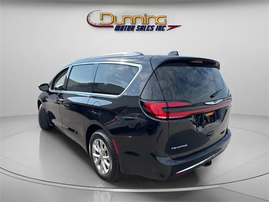 2021 Chrysler Pacifica Touring L photo 1