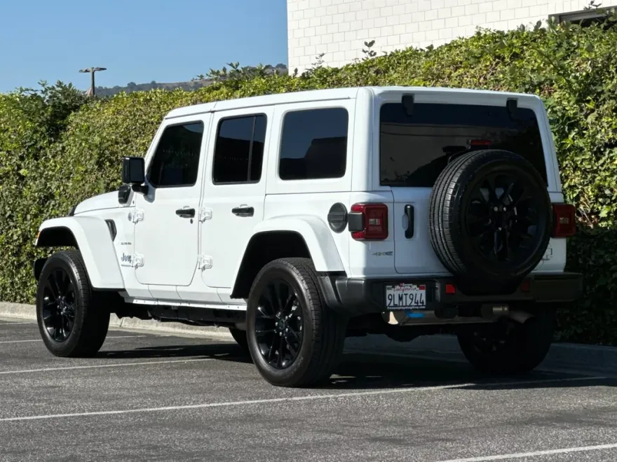 2024 Jeep Wrangler Sahara 4xe photo 6