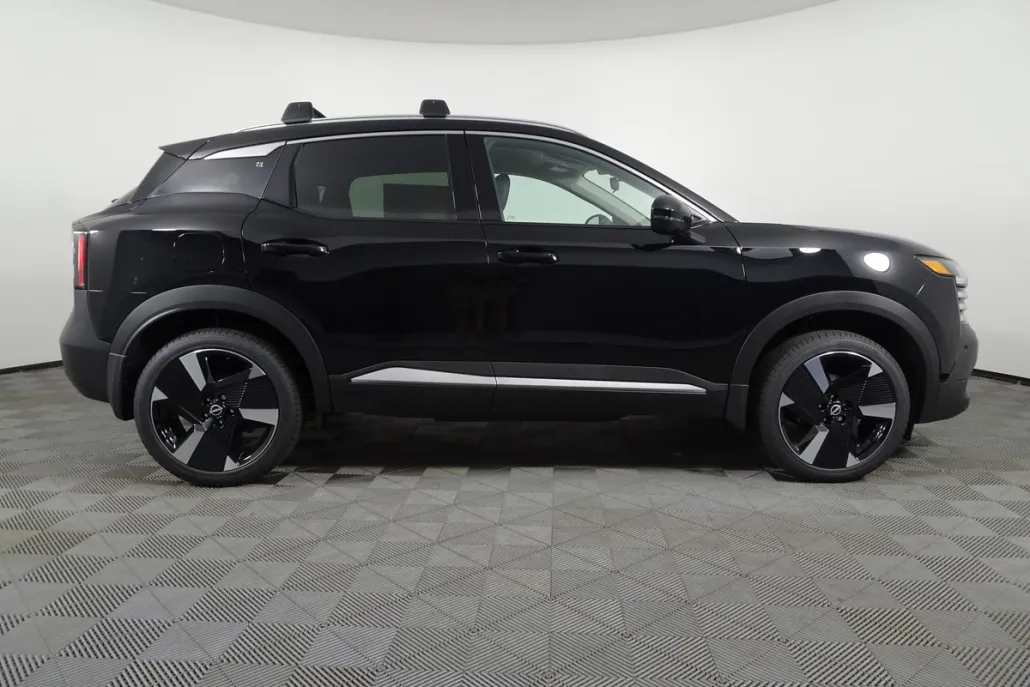 2026 Nissan Kicks SR photo 1