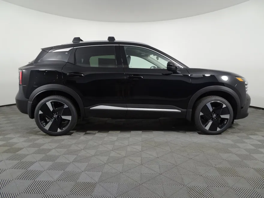 2026 Nissan Kicks SR photo 1