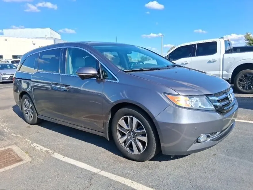 2016 Honda Odyssey Touring photo 1