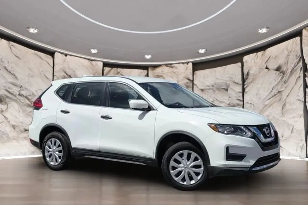 2017 Nissan Rogue photo 1